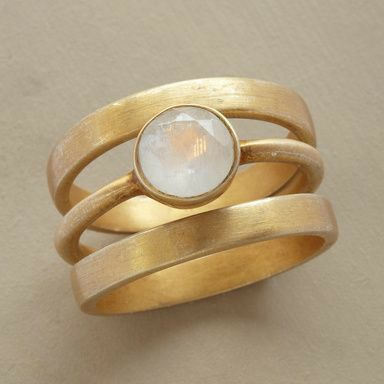 Mary | Vintage Gold Moonstone Ring