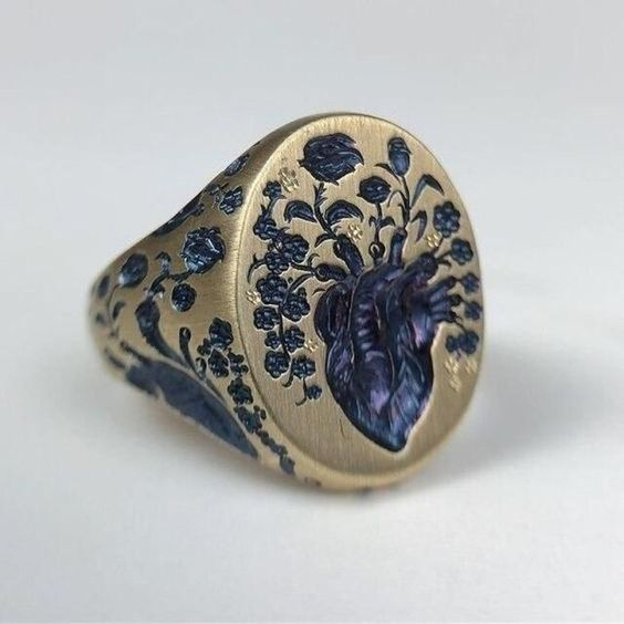 Mae | Vintage Blue Flower Gold